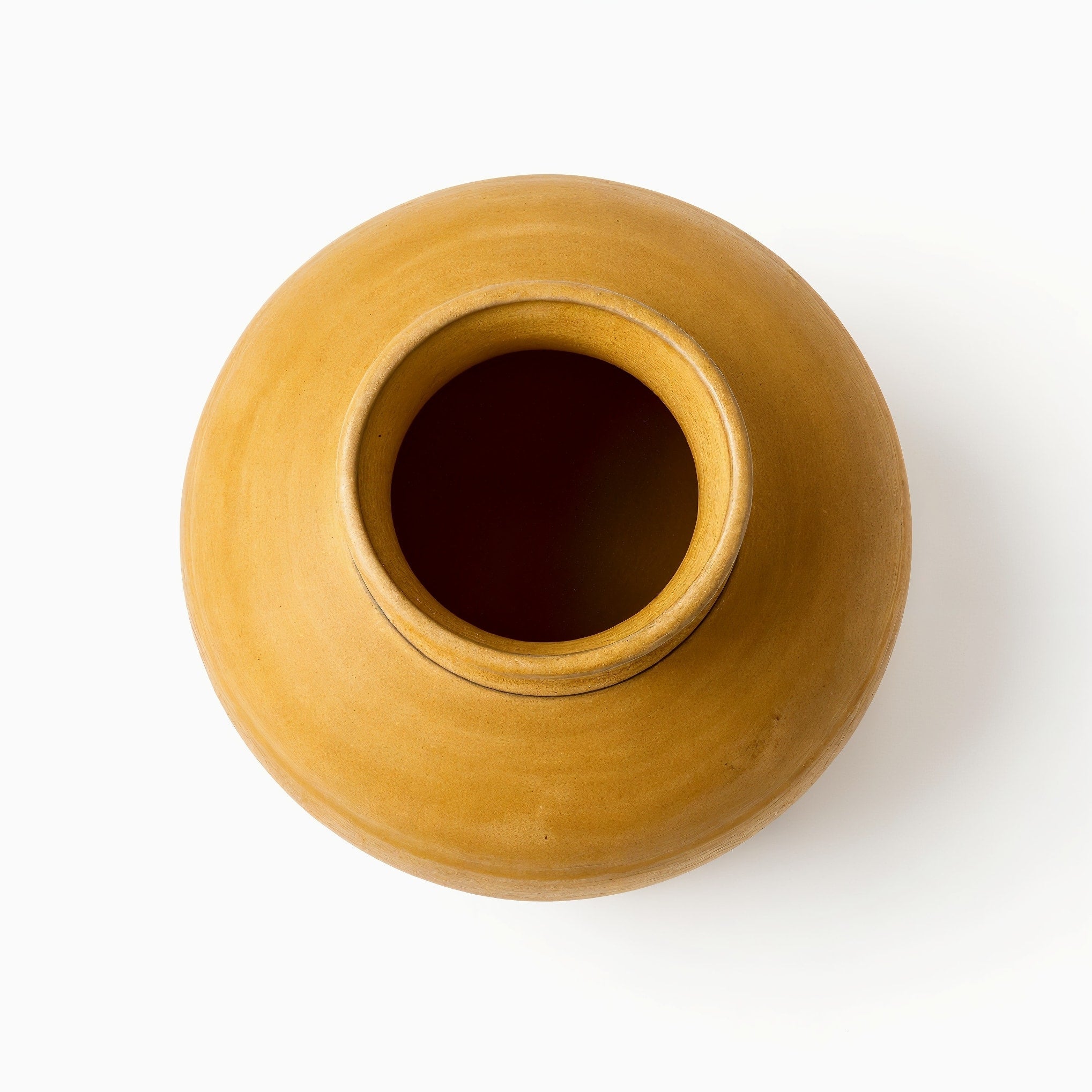 Tiendalodama Jarrón Cuello Ancho Ocre — vista superior estricta mostrando el interior
