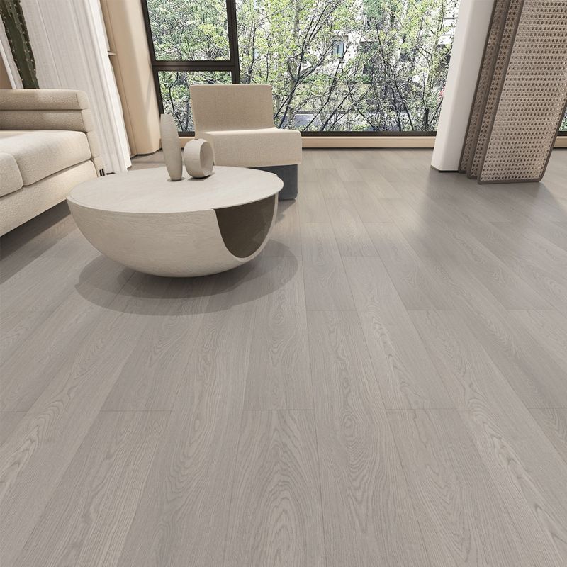 Suelo laminado de madera maciza natural E0 de 49" x 8" de ancho, con sistema de clic y resistente al agua.