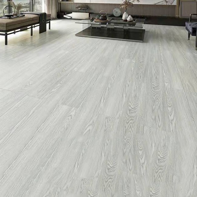Suelo laminado de madera maciza natural E0 de 49" x 8" de ancho, con sistema de clic y resistente al agua.