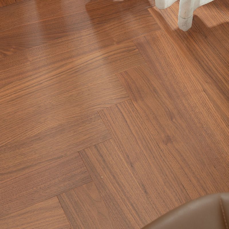 Suelo laminado antideslizante con sistema de clic