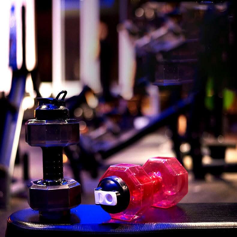Botella de agua FlexDumbbell de 550 ml, dos en uno, compañera de entrenamiento para quienes van al gimnasio.
