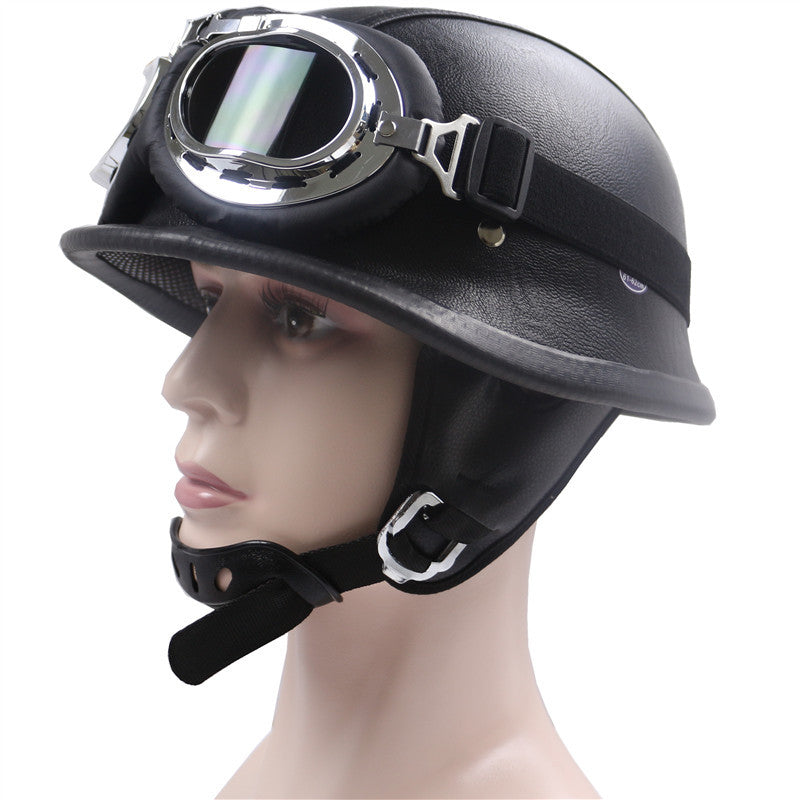Casco de motocicleta de cuero vintage con gafas cromadas