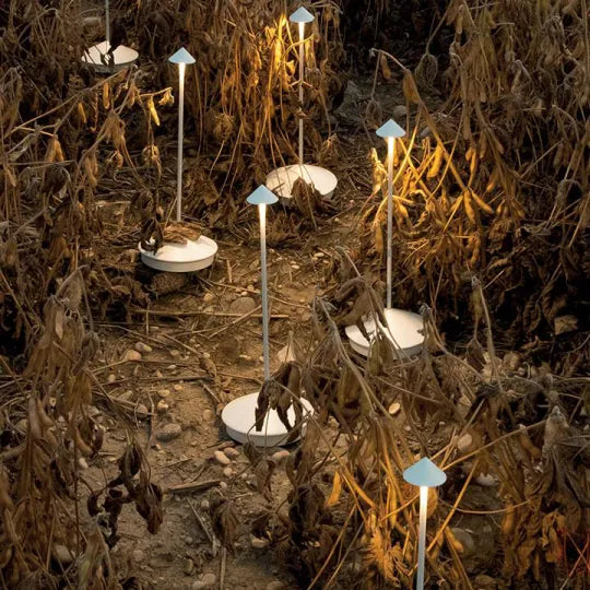 Lámpara de mesa LED inalámbrica blanca y dorada de diseño moderno para salón o terraza
