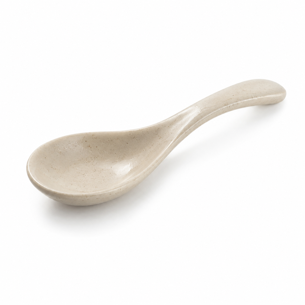 Cuchara de cerámica beige vista lateral