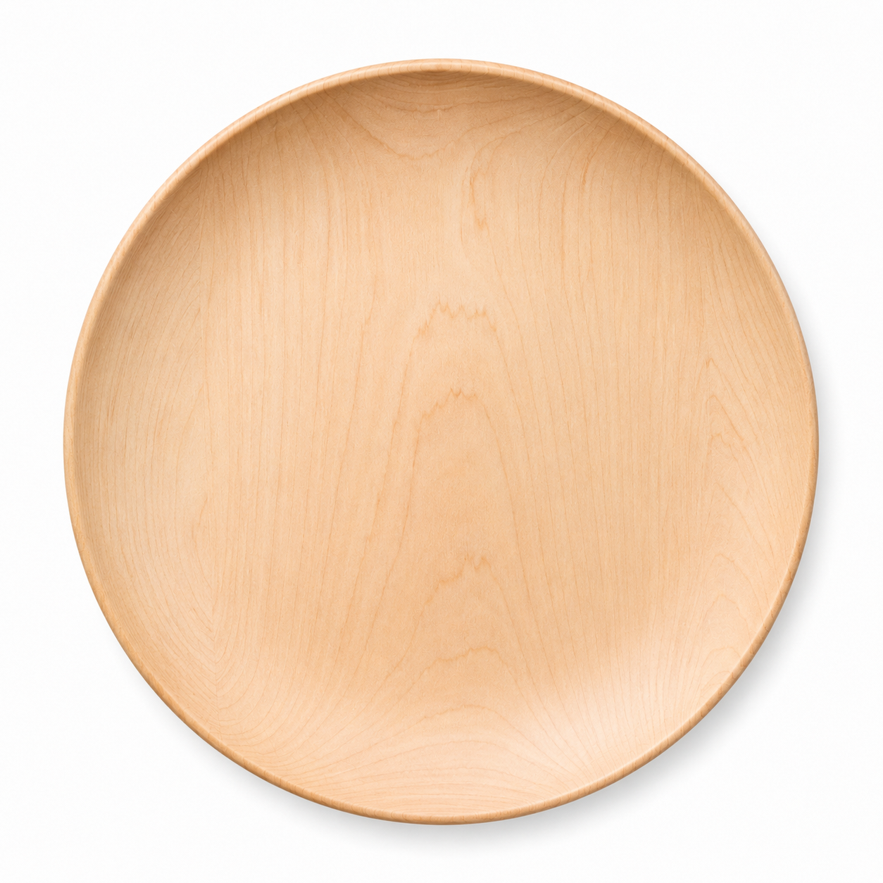 Plato de madera en un entorno de cocina.
