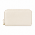 Cartera de piel sintética beige vista frontal.