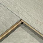 Suelo laminado de madera maciza natural E0 de 49" x 8" de ancho, con sistema de clic y resistente al agua.
