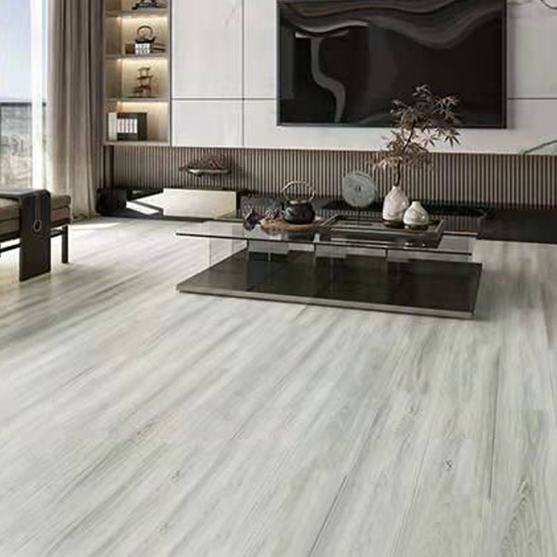 Suelo laminado de madera maciza natural E0 de 49" x 8" de ancho, con sistema de clic y resistente al agua.