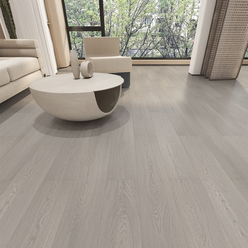 Suelo laminado de madera maciza natural E0 de 49" x 8" de ancho, con sistema de clic y resistente al agua.