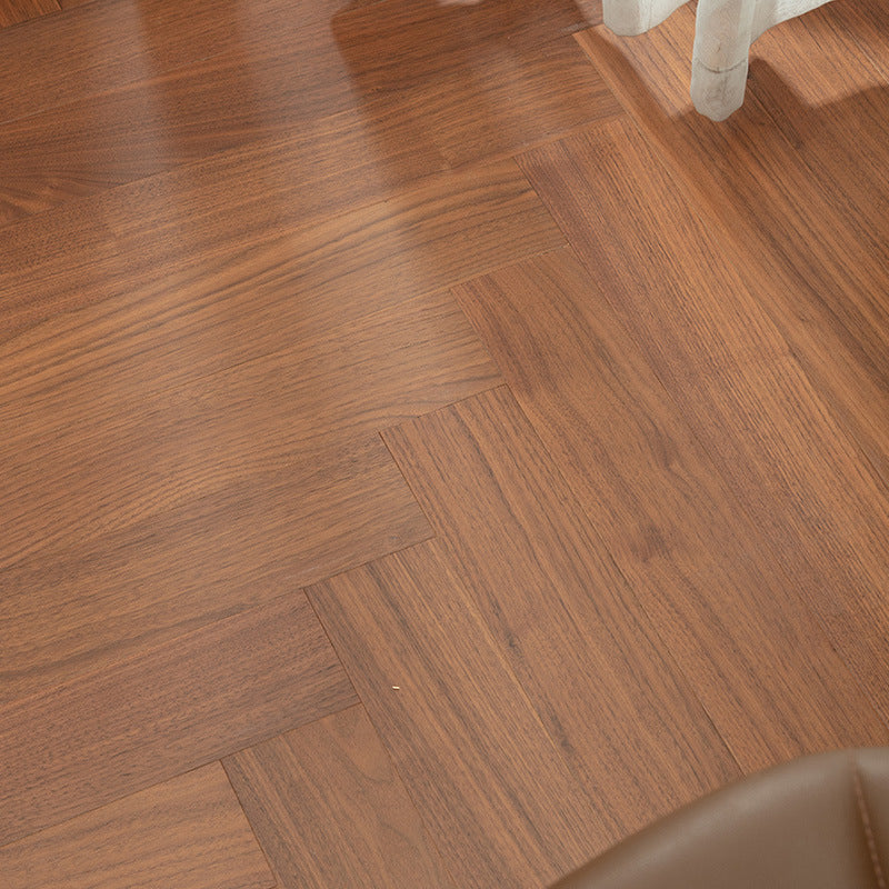 Suelo laminado antideslizante con sistema de clic