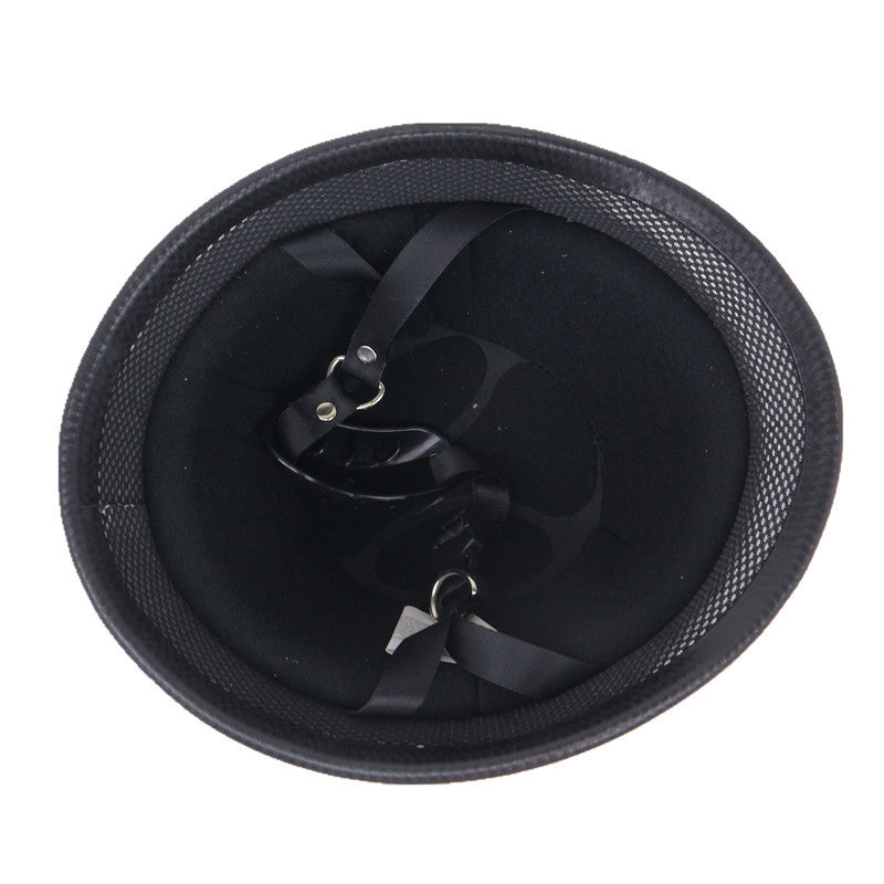 Elegante casco de motocicleta cromado