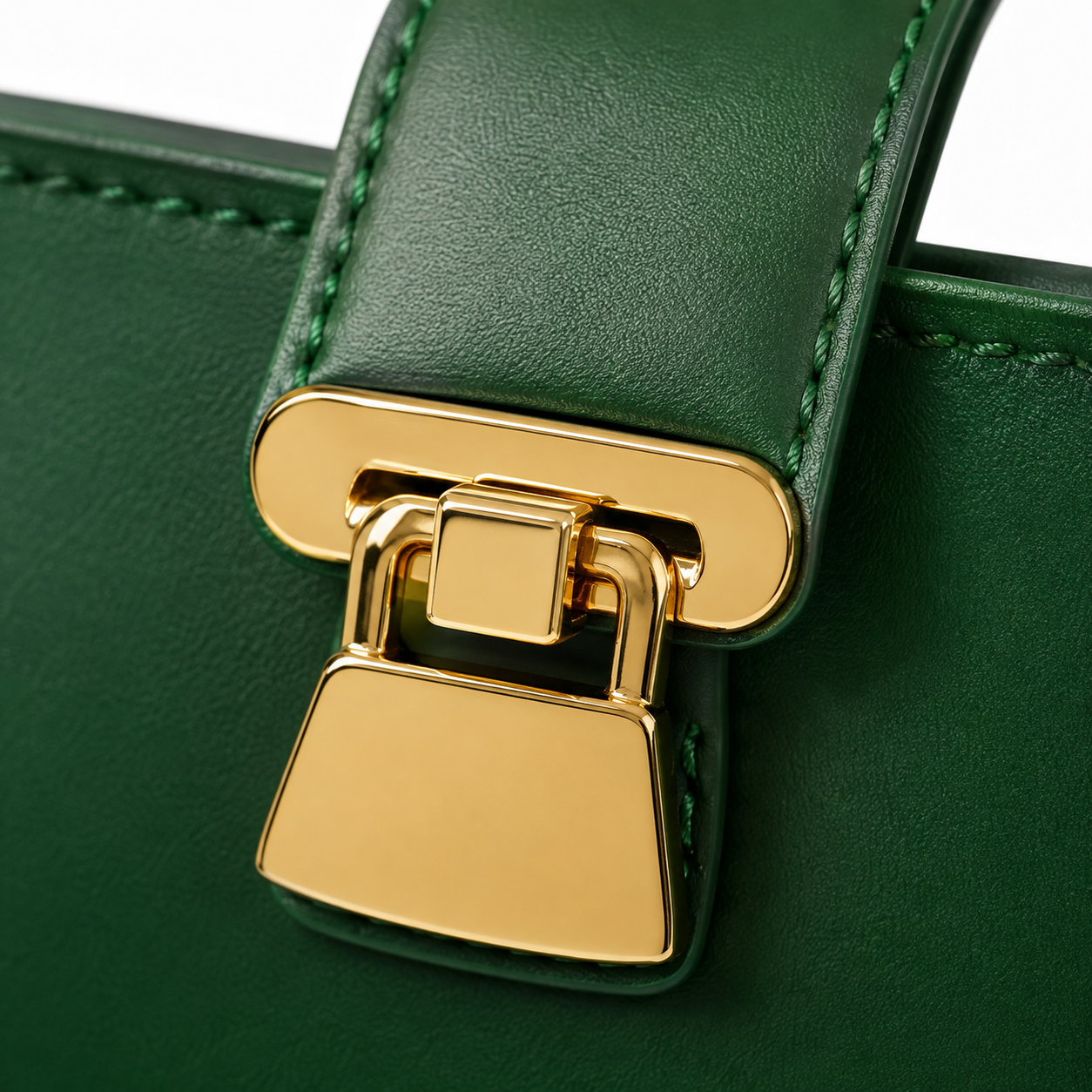 Bolso verde para mujer con diseño moderno.