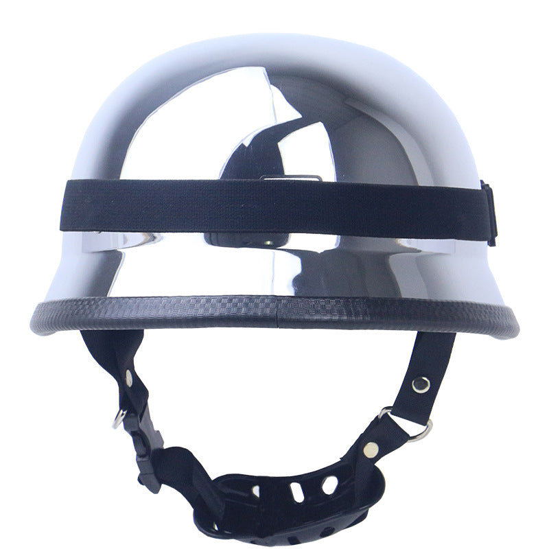 Casco de motocicleta vintage cromado con gafas