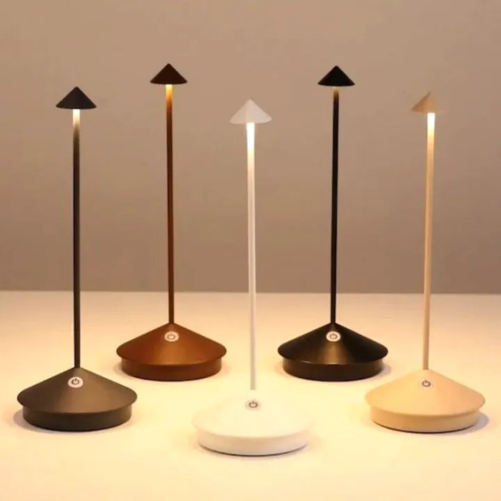 Lámpara de mesa LED inalámbrica blanca y dorada de diseño moderno para salón o terraza