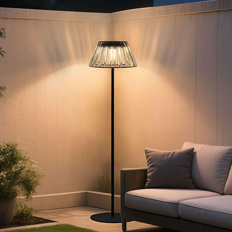 Lámpara de pie LED exterior de hierro y cristal, impermeable, con energía solar y USB, de estilo industrial contemporáneo para jardín