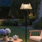 Lámpara de pie LED exterior de hierro y cristal, impermeable, con energía solar y USB, de estilo industrial contemporáneo para jardín