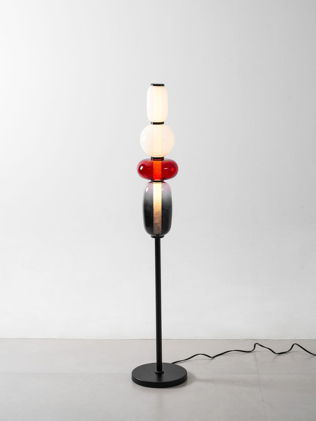 Lámpara de pie de vidrio soplado a mano con racimos de vidrio artísticos – Icono de estilo decorativo con LED integrado – Disponible en dos alturas