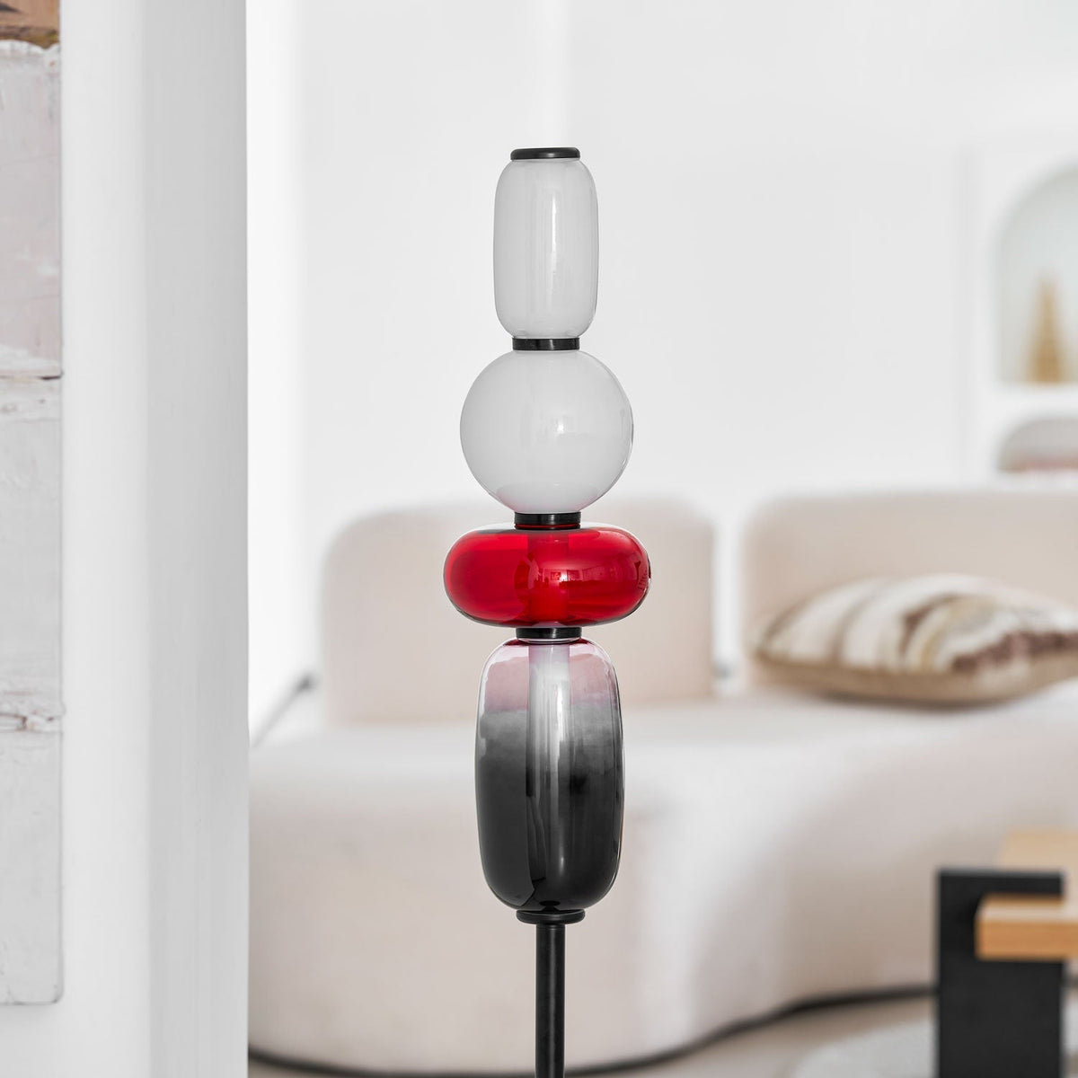 Lámpara de pie de vidrio soplado a mano con racimos de vidrio artísticos – Icono de estilo decorativo con LED integrado – Disponible en dos alturas