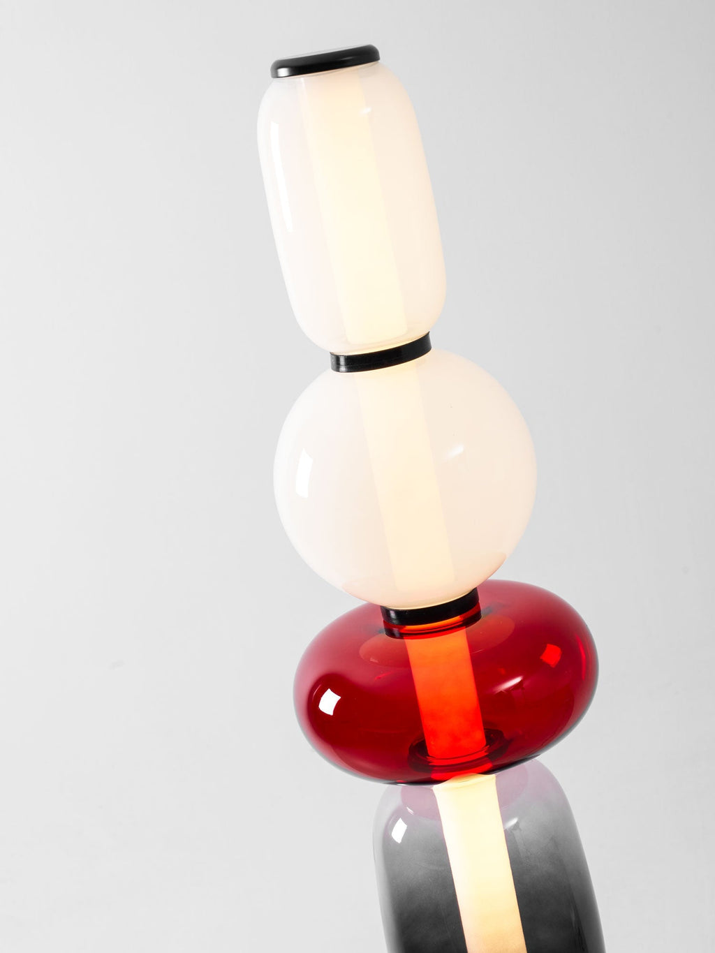 Lámpara de pie de vidrio soplado a mano con racimos de vidrio artísticos – Icono de estilo decorativo con LED integrado – Disponible en dos alturas