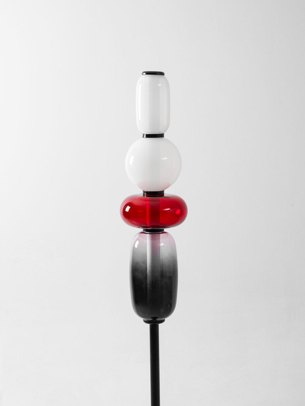 Lámpara de pie de vidrio soplado a mano con racimos de vidrio artísticos – Icono de estilo decorativo con LED integrado – Disponible en dos alturas
