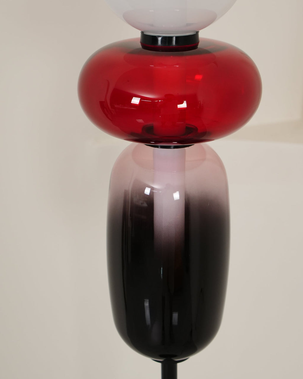 Lámpara de pie de vidrio soplado a mano con racimos de vidrio artísticos – Icono de estilo decorativo con LED integrado – Disponible en dos alturas