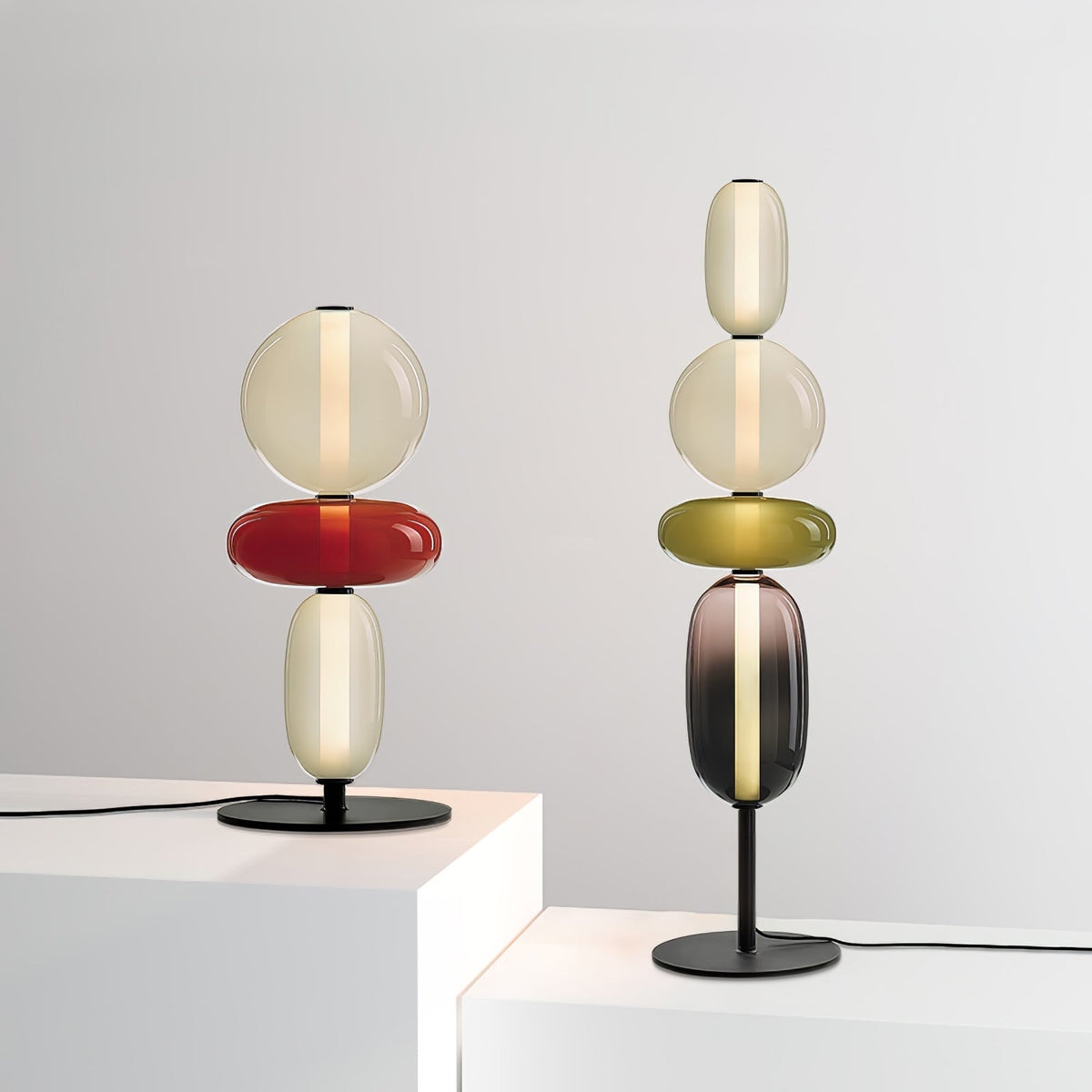 Lámpara de pie de vidrio soplado a mano con racimos de vidrio artísticos – Icono de estilo decorativo con LED integrado – Disponible en dos alturas