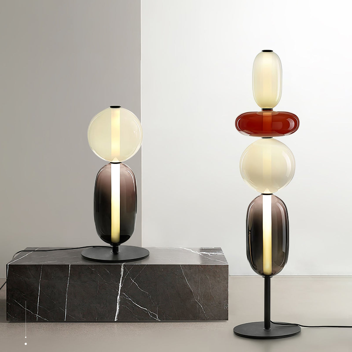 Lámpara de pie de vidrio soplado a mano con racimos de vidrio artísticos – Icono de estilo decorativo con LED integrado – Disponible en dos alturas