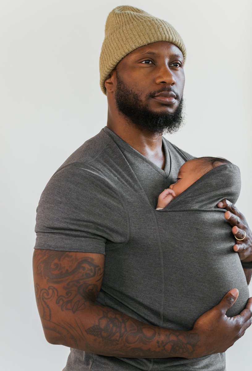 Camiseta portabebés negra, gris o verde militar, funcional y elegante para padres activos