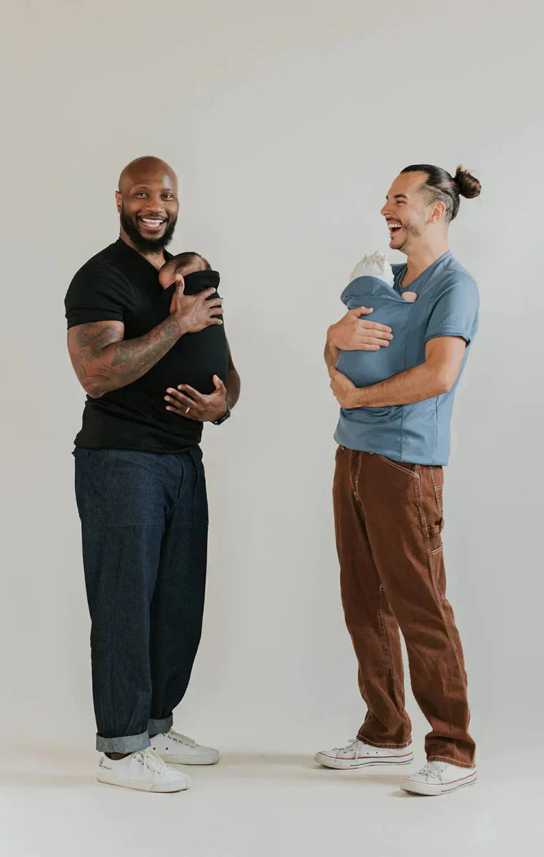 Camiseta portabebés negra, gris o verde militar, funcional y elegante para padres activos
