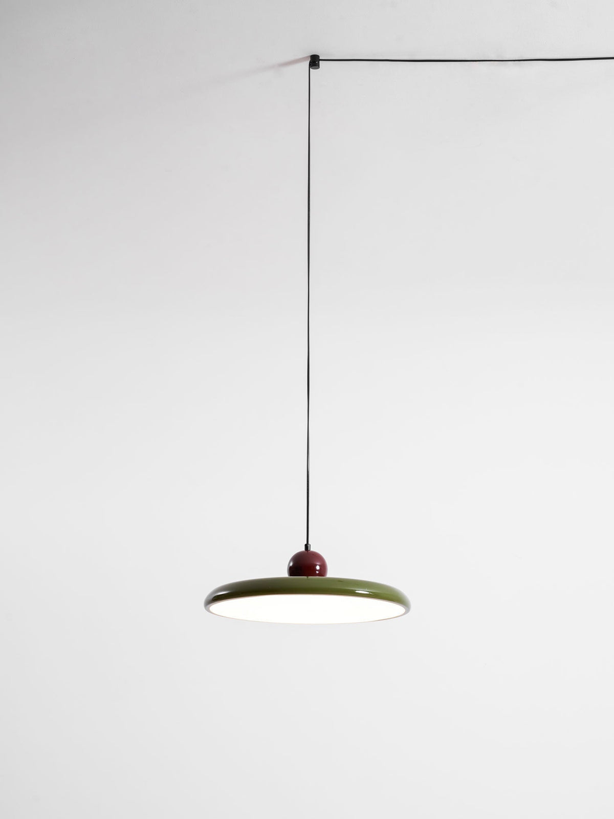 Lámpara de techo colgante redonda con diseño de disco radiante, regulable, 3 colores, cable de 450 cm, estilo escandinavo para interiores, rojo,