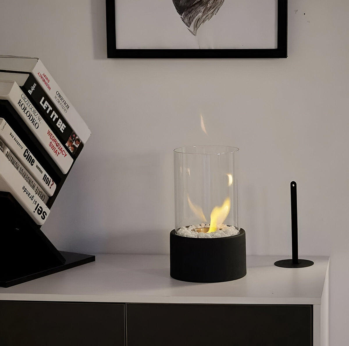 Lámpara de mesa sin cables con efecto llama Flamora