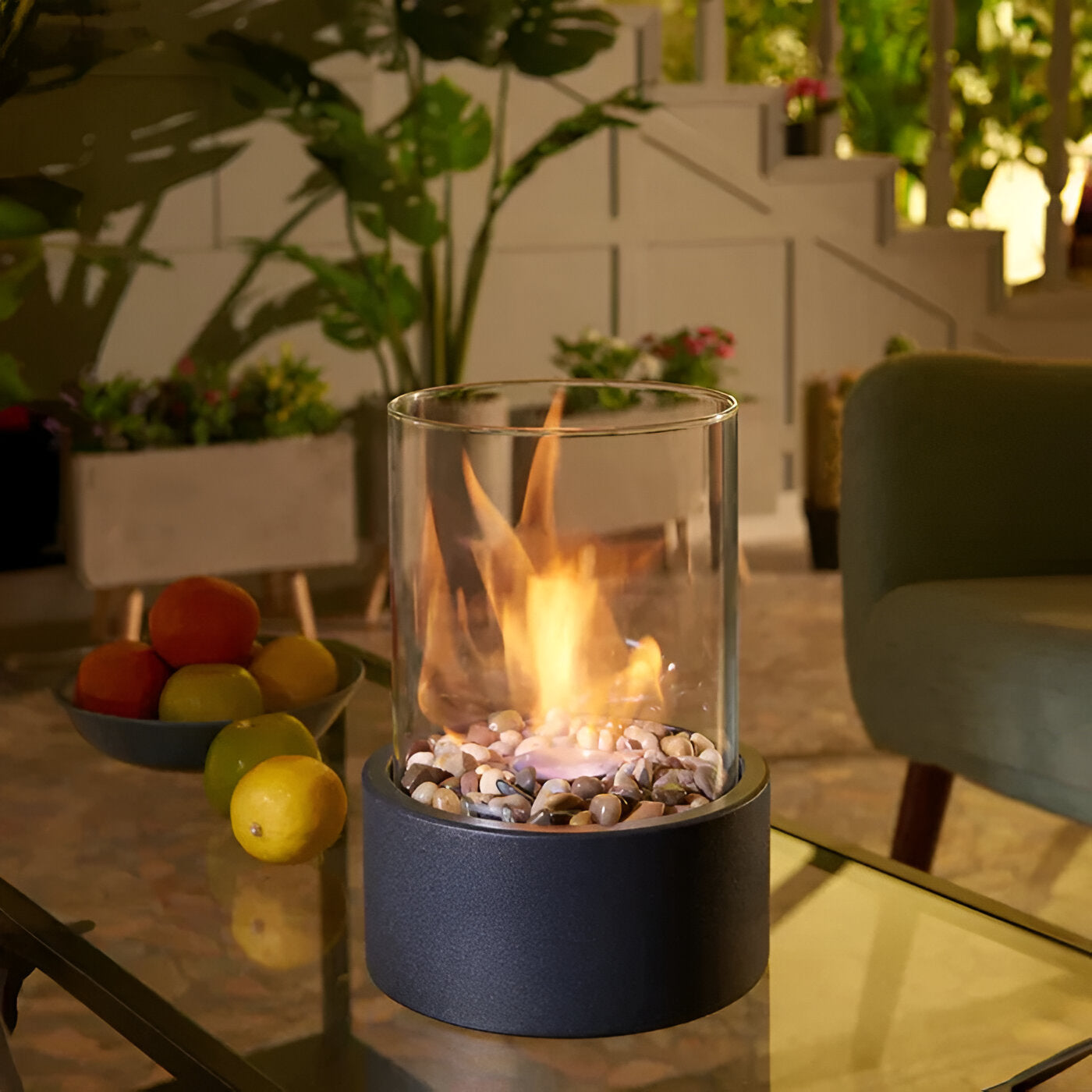 Lámpara de mesa sin cables con efecto llama Flamora