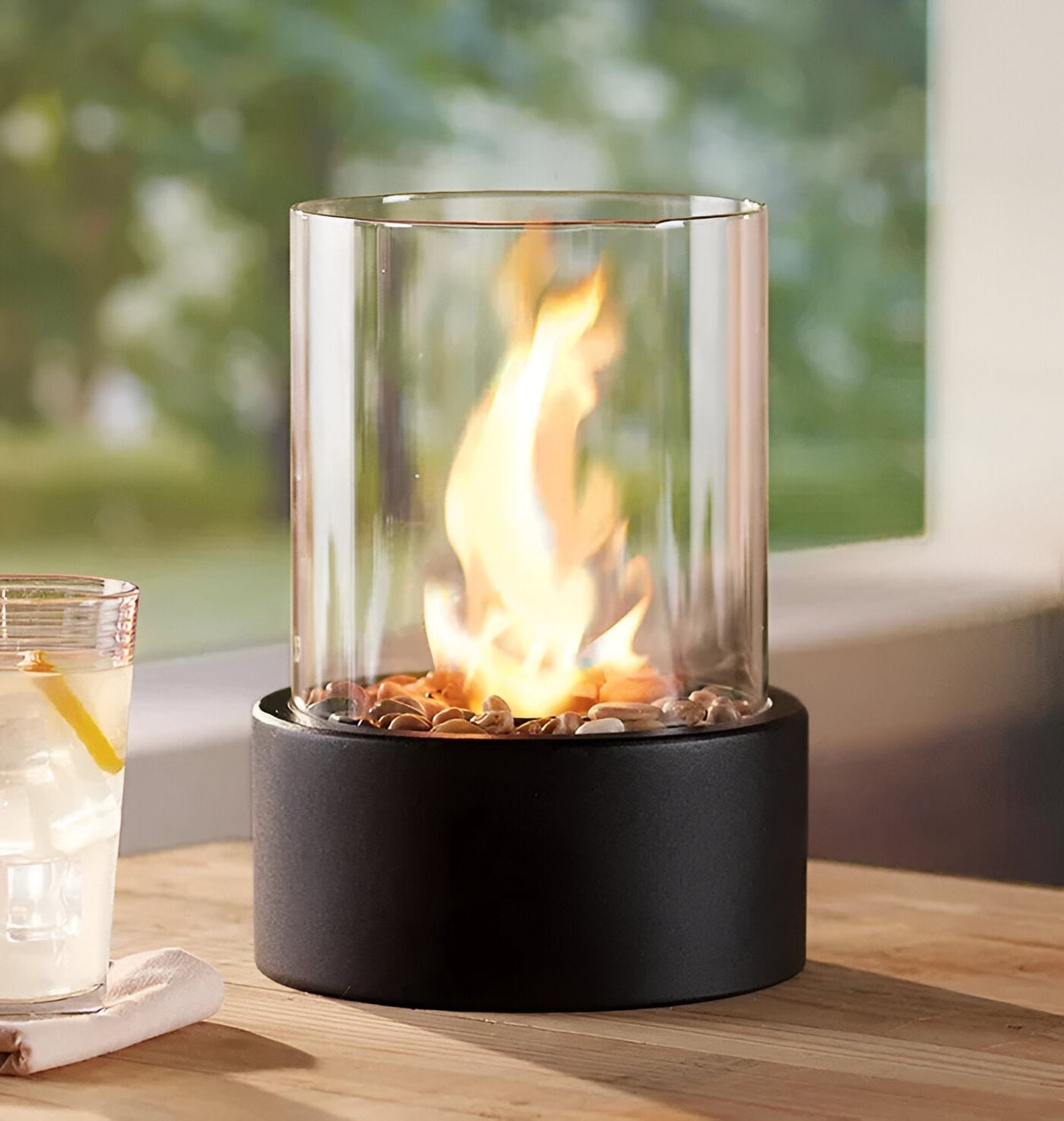 Lámpara de mesa sin cables con efecto llama Flamora