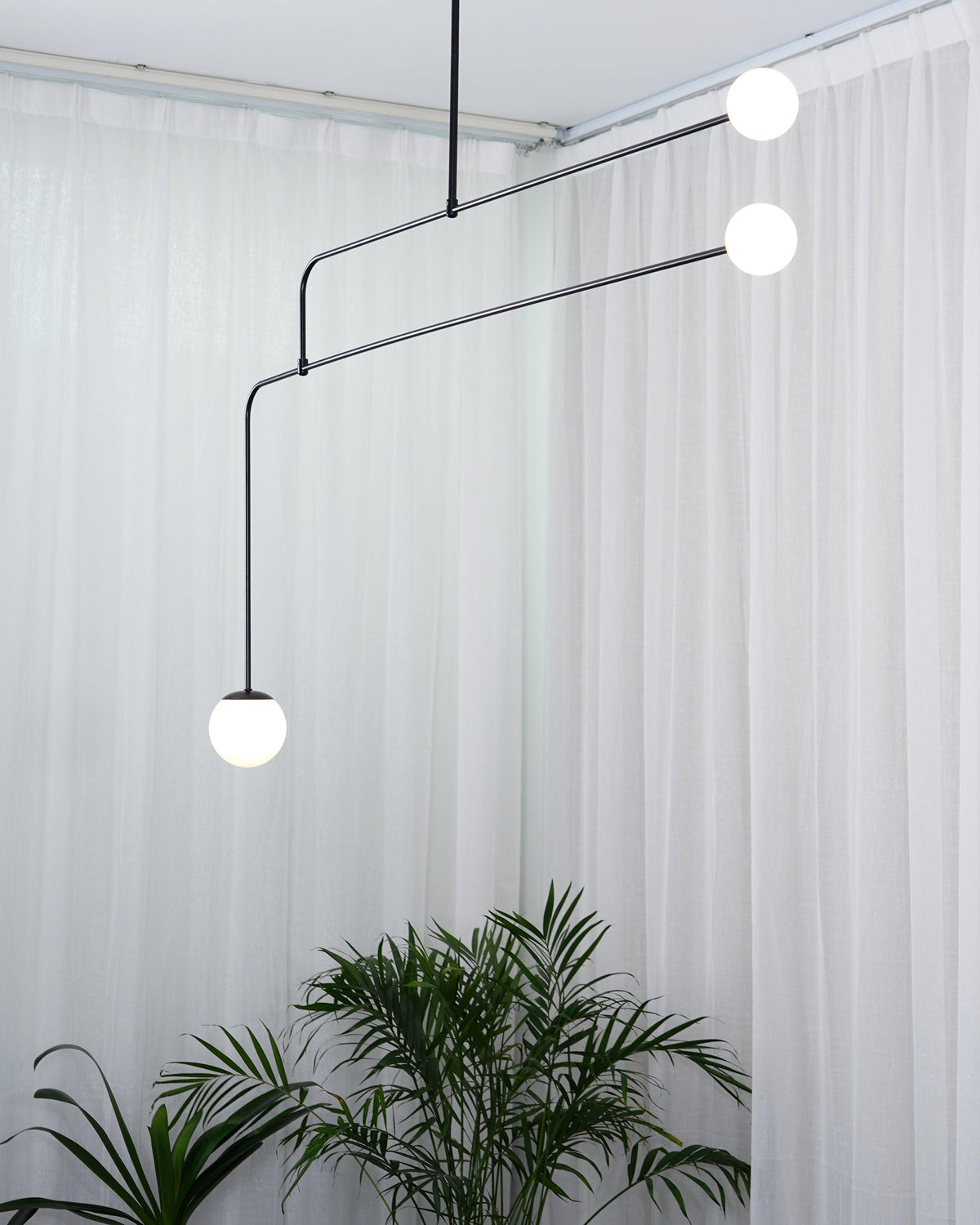 Lámpara de techo móvil con globos de cristal – Diseño moderno en latón o negro – 9 configuraciones – Casquillo G9 y G4