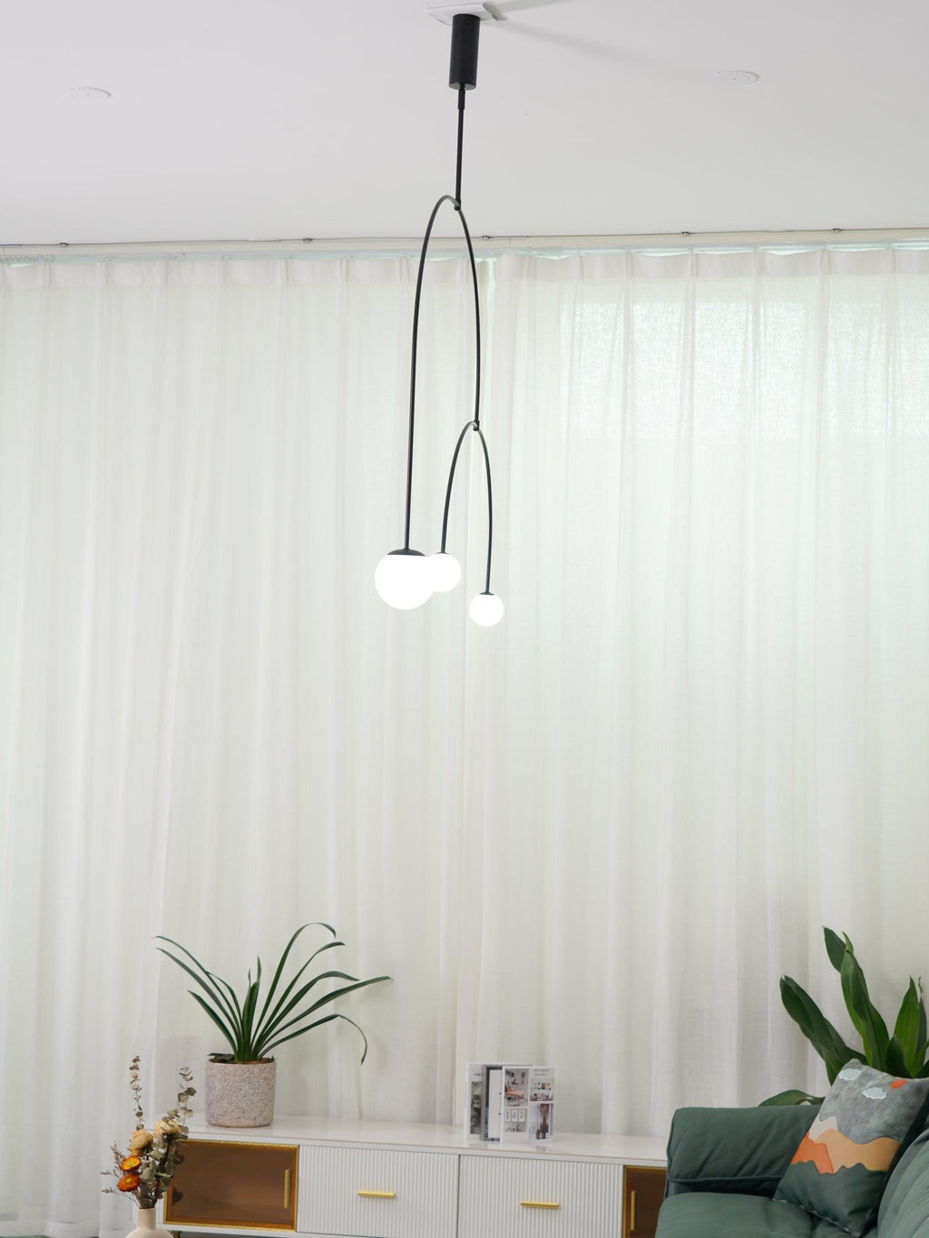 Lámpara de techo móvil con globos de cristal – Diseño moderno en latón o negro – 9 configuraciones – Casquillo G9 y G4