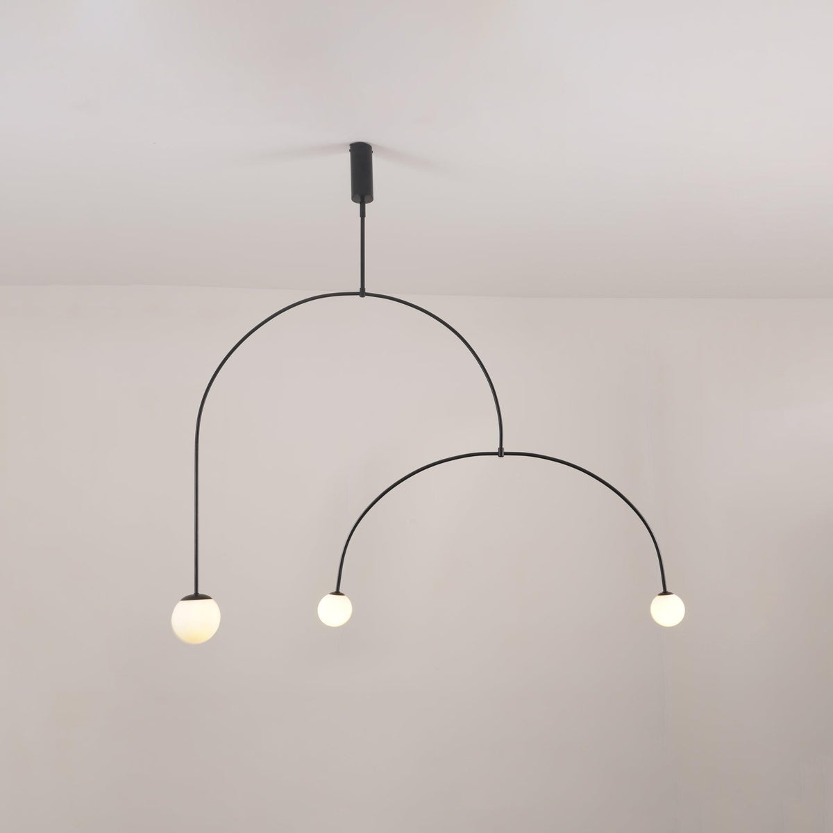 Lámpara de techo móvil con globos de cristal – Diseño moderno en latón o negro – 9 configuraciones – Casquillo G9 y G4