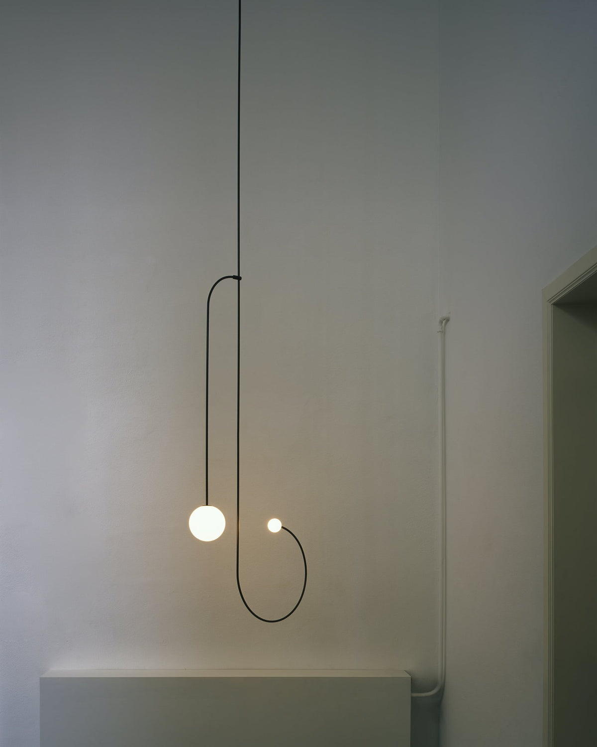 Lámpara de techo móvil con globos de cristal – Diseño moderno en latón o negro – 9 configuraciones – Casquillo G9 y G4