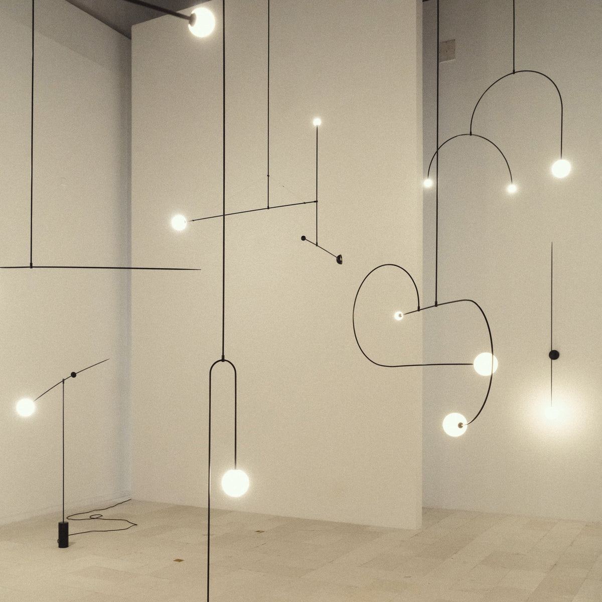 Lámpara de techo móvil con globos de cristal – Diseño moderno en latón o negro – 9 configuraciones – Casquillo G9 y G4