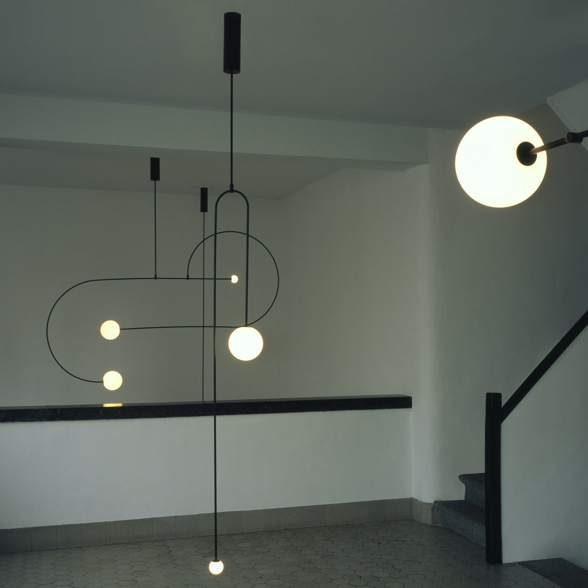 Lámpara de techo móvil con globos de cristal – Diseño moderno en latón o negro – 9 configuraciones – Casquillo G9 y G4