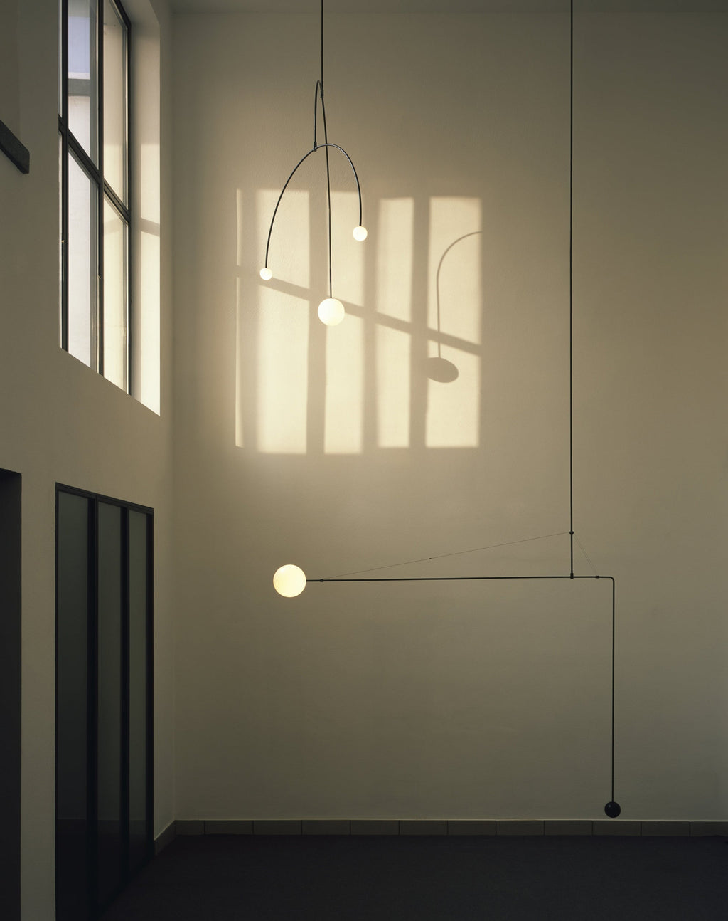 Lámpara de techo móvil con globos de cristal – Diseño moderno en latón o negro – 9 configuraciones – Casquillo G9 y G4