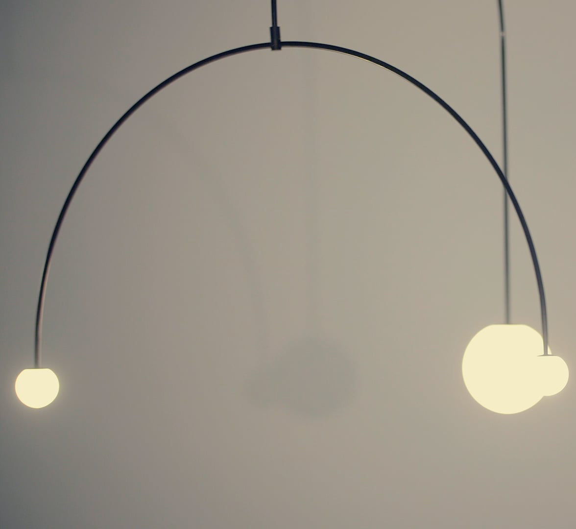Lámpara de techo móvil con globos de cristal – Diseño moderno en latón o negro – 9 configuraciones – Casquillo G9 y G4