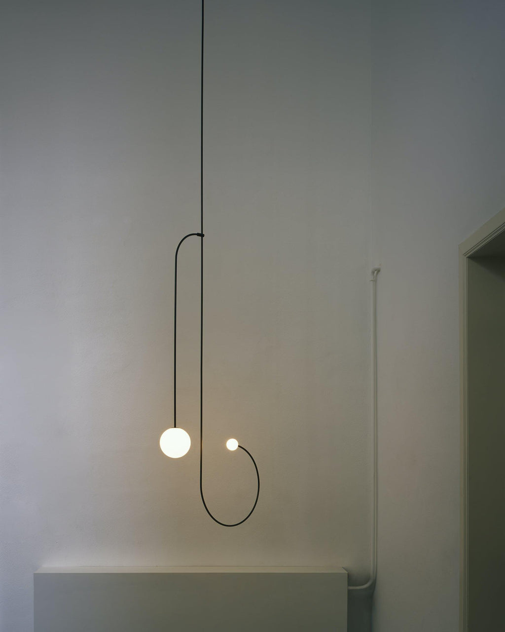 Lámpara de techo móvil con globos de cristal – Diseño moderno en latón o negro – 9 configuraciones – Casquillo G9 y G4