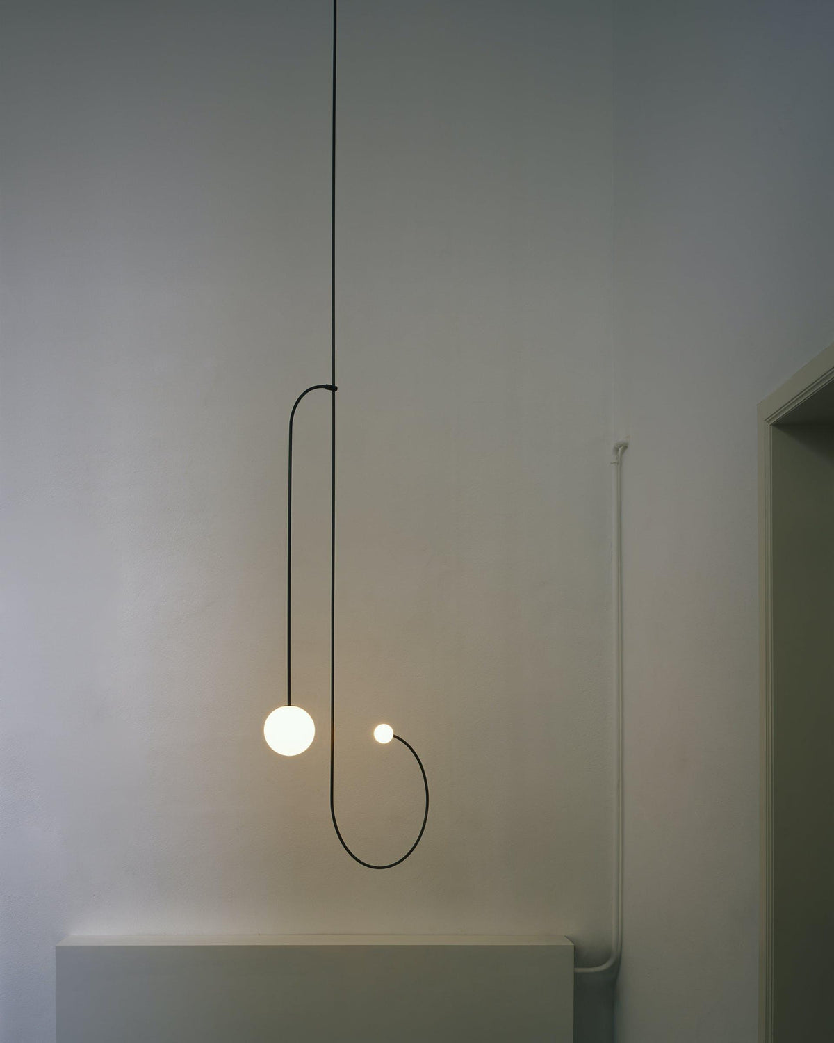 Lámpara de techo móvil con globos de cristal – Diseño moderno en latón o negro – 9 configuraciones – Casquillo G9 y G4