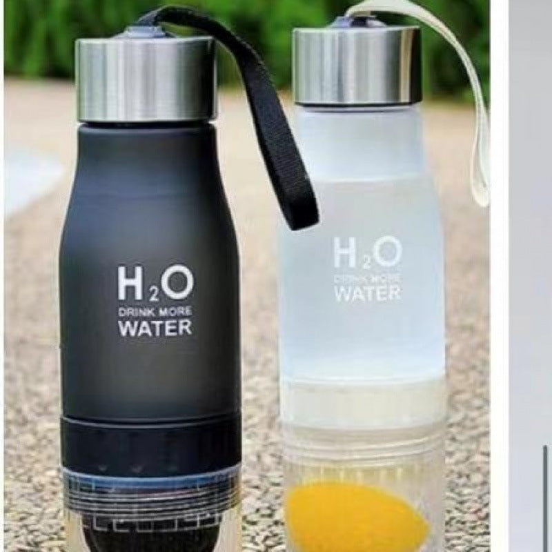 Botella de agua de vidrio aislante con infusor de frutas, funda de silicona y tapa de acero inoxidable
