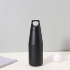 Botella de agua aislada