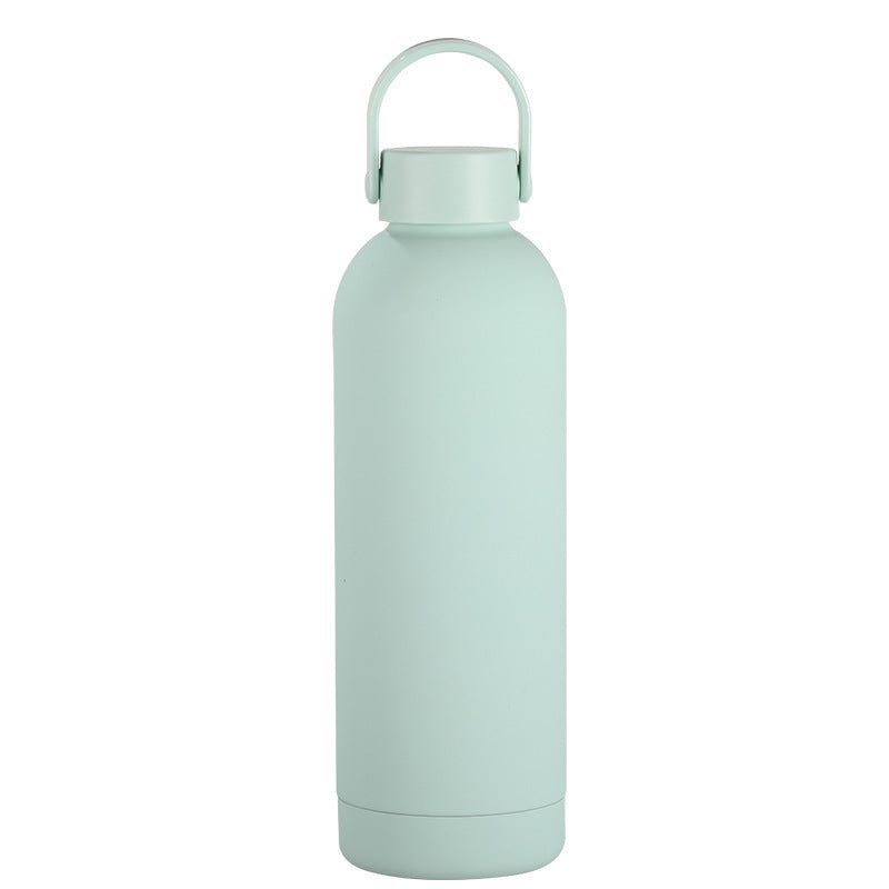 Botella de agua aislada
