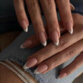 Diseño de uñas francés elegante y con estilo