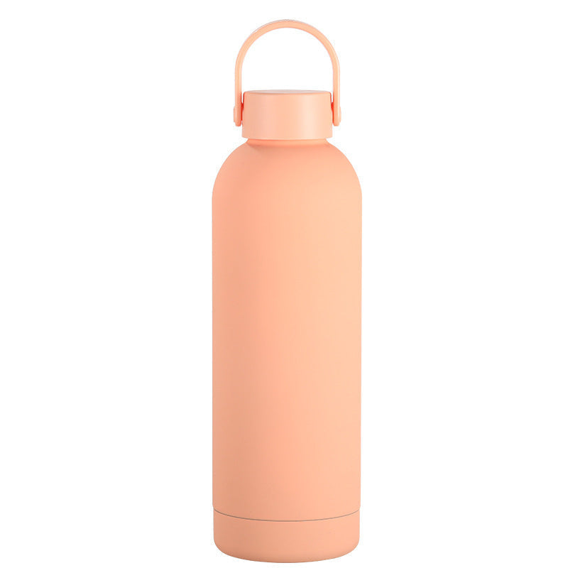 Botella de agua aislada