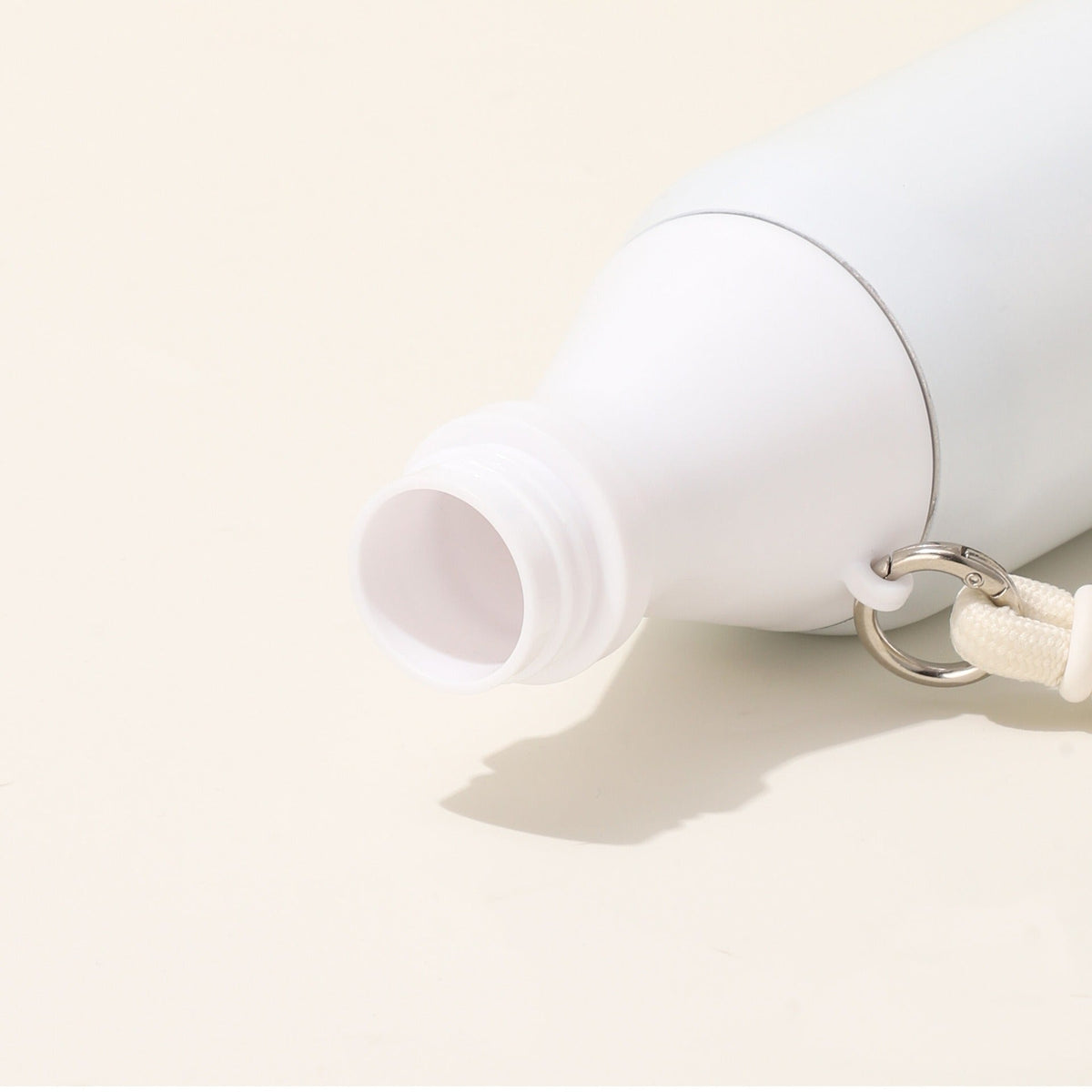 Botella de agua isotérmica para mujer con práctica correa de transporte