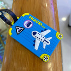 Etiqueta de equipaje de viaje con diseño de avión